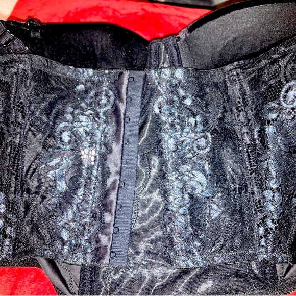 VICTORIA SECRET CORSET TOP  SIze 36B - Picture 2 of 6